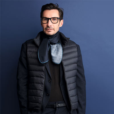 Homme_hiver_fondbleu